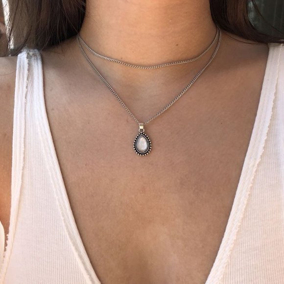 ❤️ 3/$30 Layered Moonstone Necklace - Picture 6 of 8